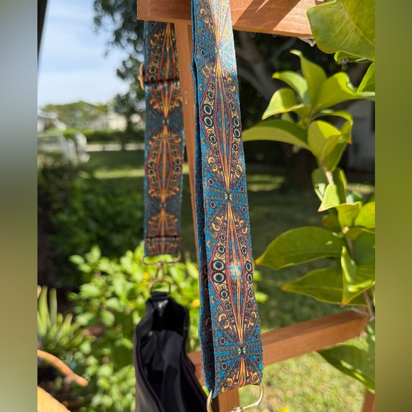 Vintage Solid Color Leather/Crossbody Bag In Black - Picture 9 of 11